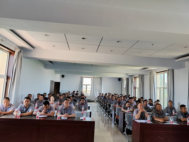额吉淖尔制盐有限公司工会成功召开第十八届一次会员代表大会暨十八届一次职工代表大会